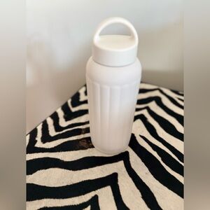 Room Essentials Double Wall Stainless Steel Vacuum Bottle 33 Oz White